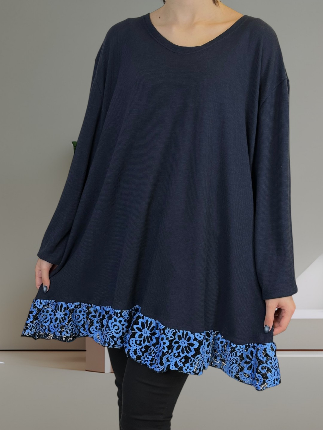 Μπλούζα με Δαντελένιο Τελείωμα Μπλούζα με Δαντελένιο Τελείωμα