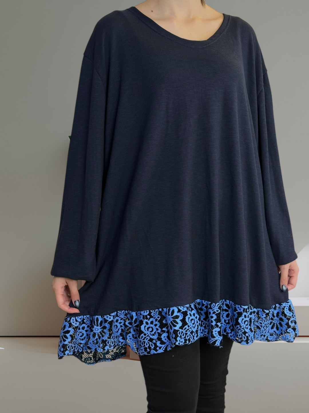 Μπλούζα με Δαντελένιο Τελείωμα Μπλούζα με Δαντελένιο Τελείωμα