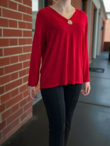 Μπλούζα Λούρεξ με V και Φίνα Λουλουδένια Διακόσμηση