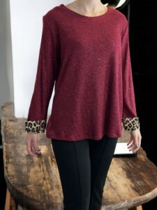 Λαμπερή Μπλούζα με Διακριτικές Λεοπάρ Πινελιές