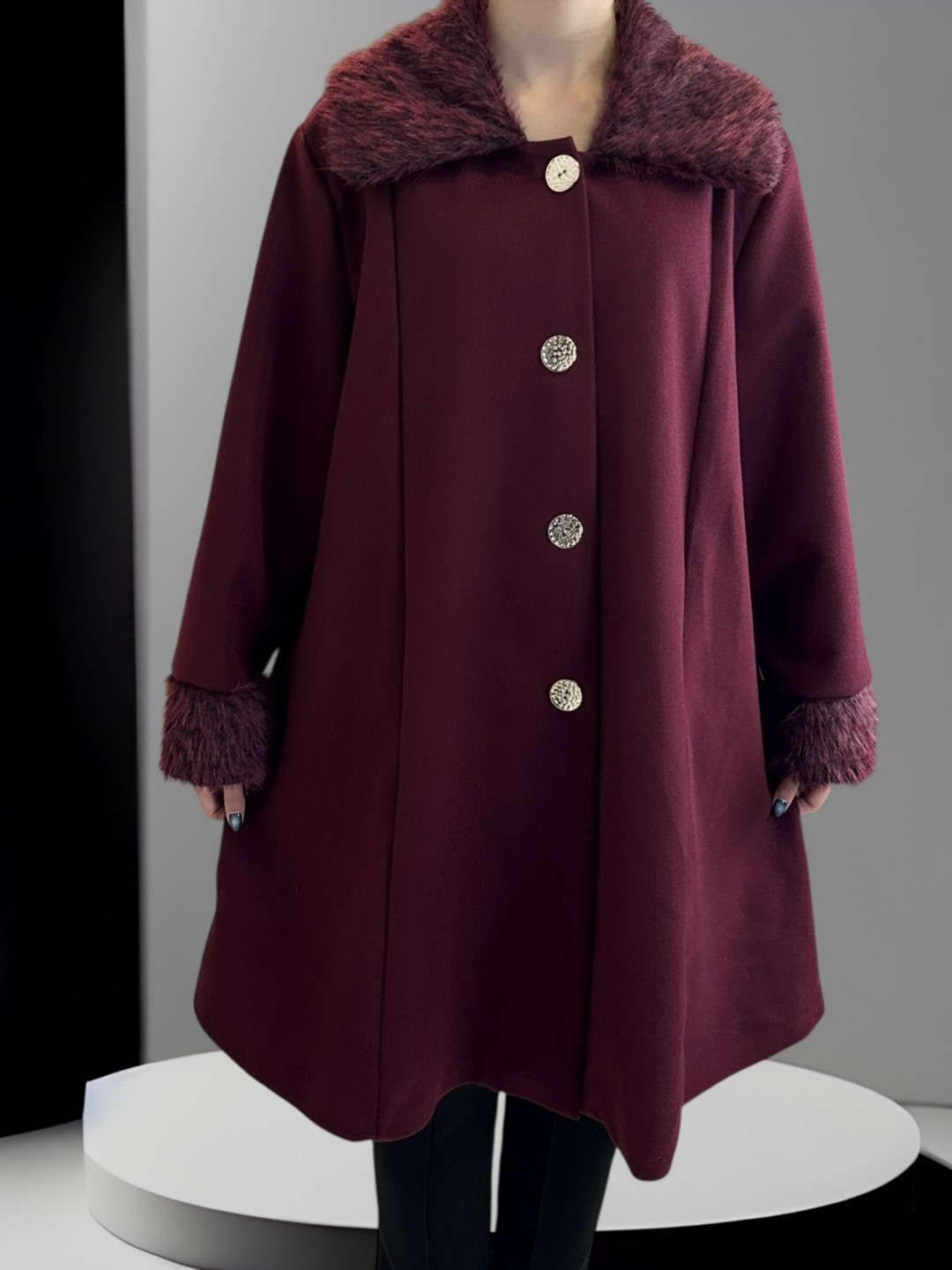 Γυναικείο Παλτό με Γούνινο Γιακά Γυναικείο Παλτό με Γούνινο Γιακά