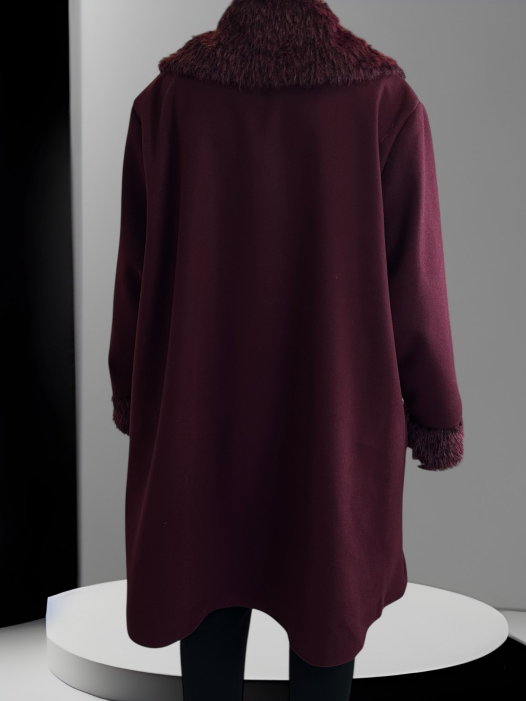 Γυναικείο Παλτό με Γούνινο Γιακά Γυναικείο Παλτό με Γούνινο Γιακά