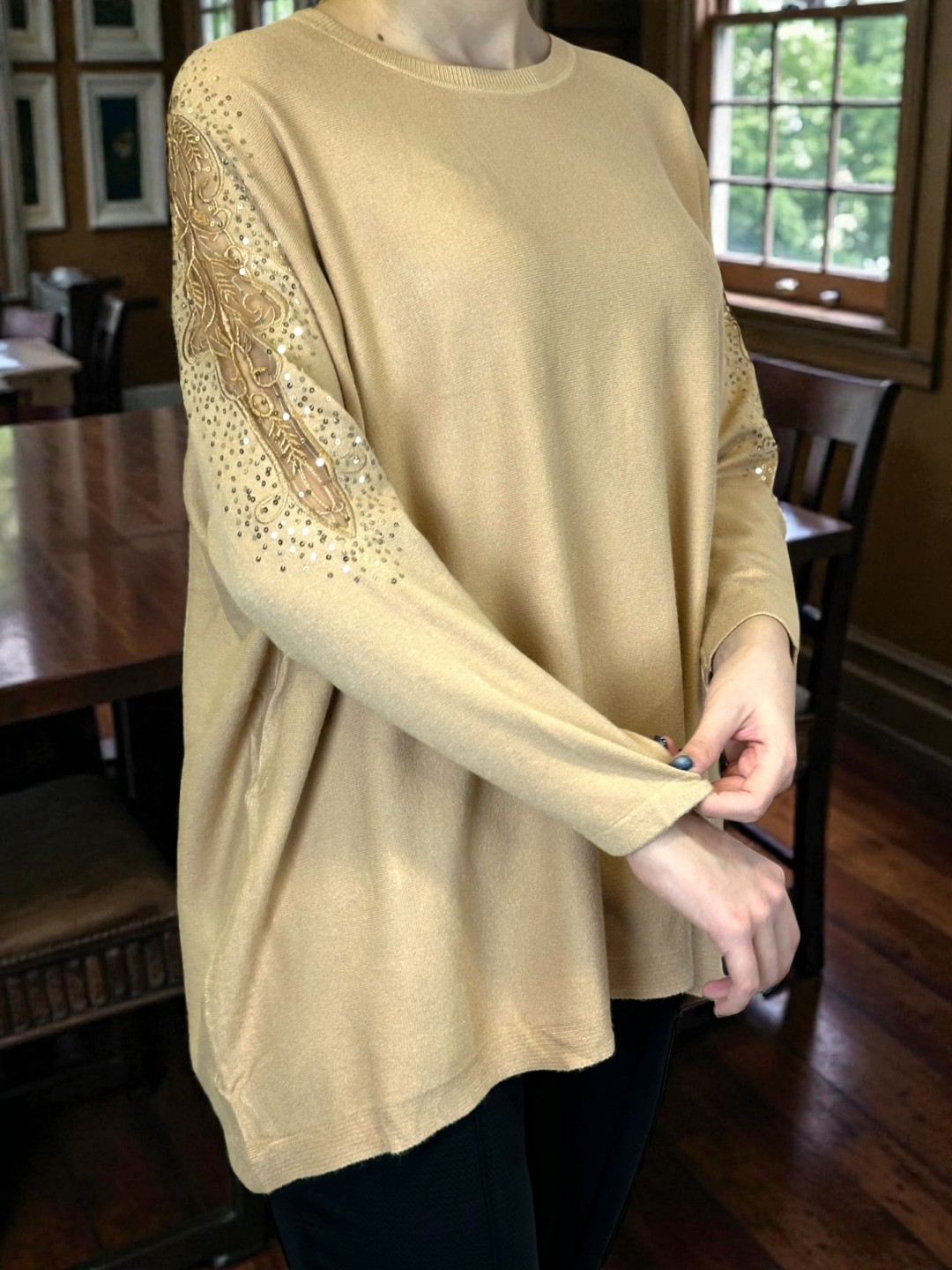 Elegant Πουλόβερ με Διάφανα Μανίκια Elegant Πουλόβερ με Διάφανα Μανίκια