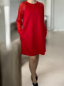 Φόρεμα με Διάφανα Δαντελένια Μανίκια