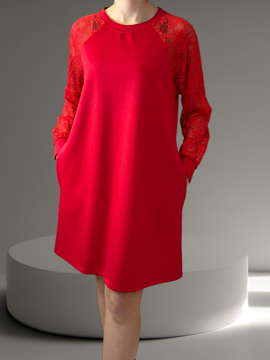 Φόρεμα με Διάφανα Δαντελένια Μανίκια Φόρεμα με Διάφανα Δαντελένια Μανίκια