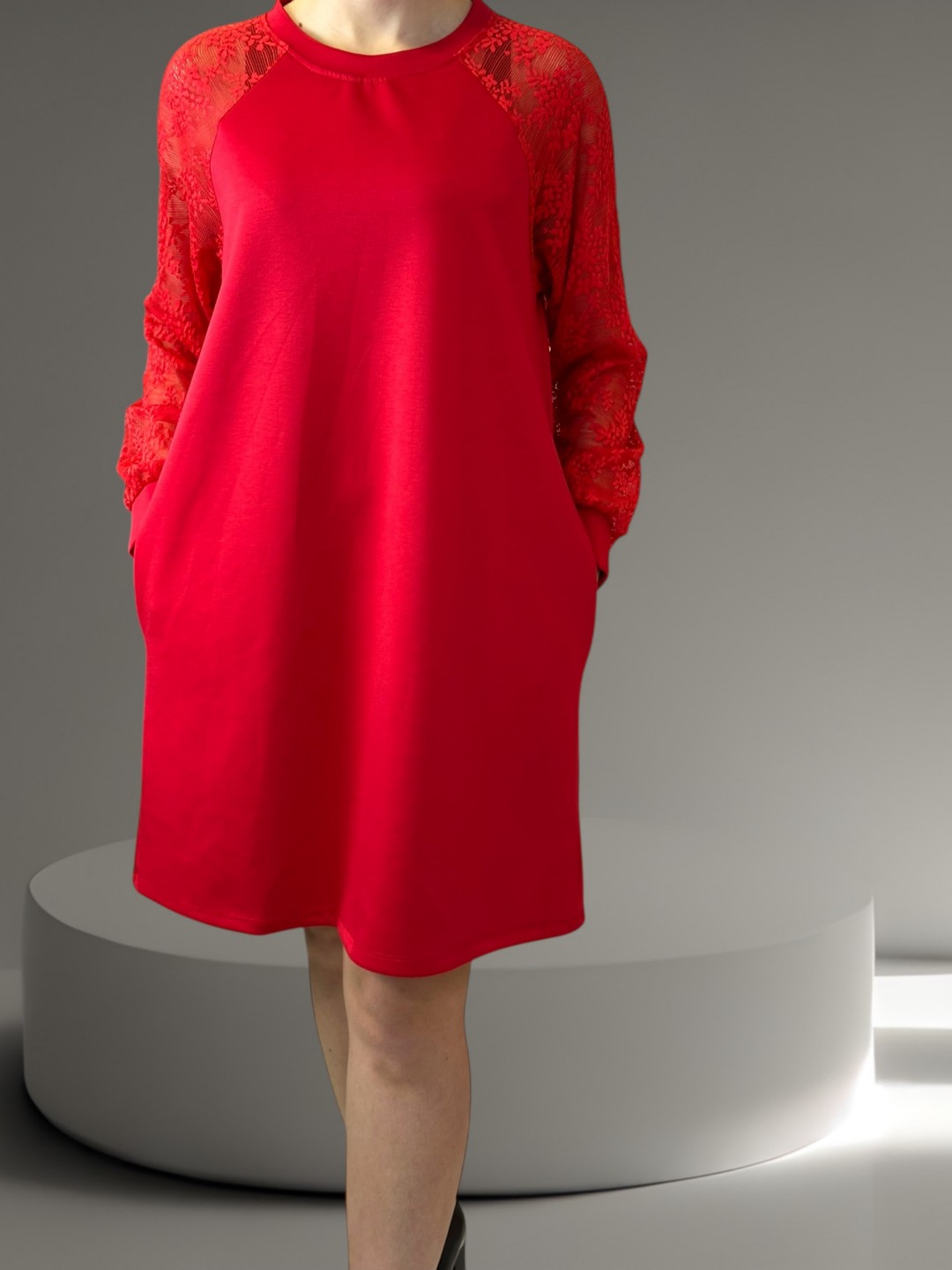 Φόρεμα με Διάφανα Δαντελένια Μανίκια Φόρεμα με Διάφανα Δαντελένια Μανίκια