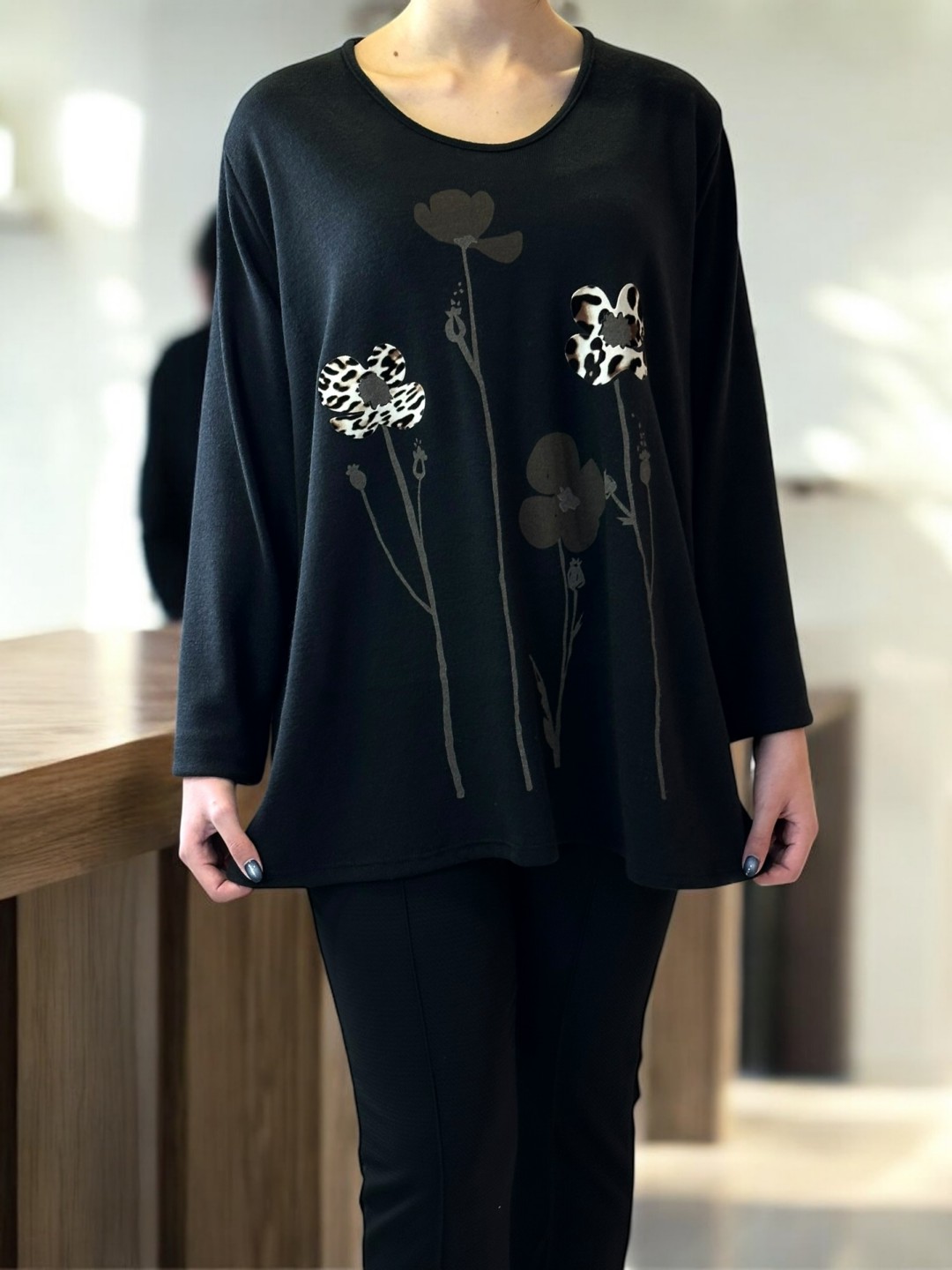 Γυναικεία Μπλούζα με Λεοπάρ Λουλουδάτο Μοτίβο Γυναικεία Μπλούζα με Λεοπάρ Λουλουδάτο Μοτίβο