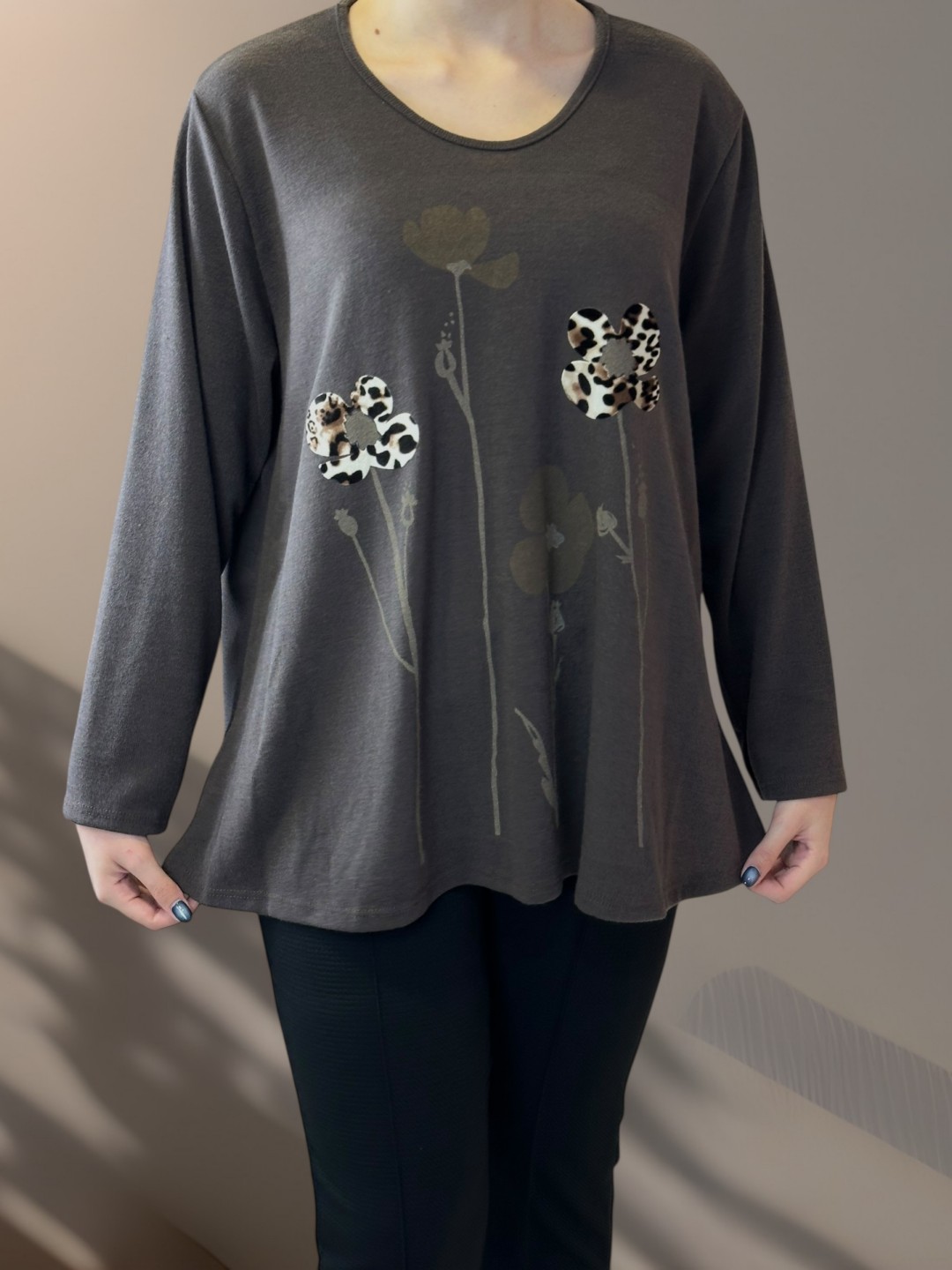 Γυναικεία Μπλούζα με Λεοπάρ Λουλουδάτο Μοτίβο Γυναικεία Μπλούζα με Λεοπάρ Λουλουδάτο Μοτίβο