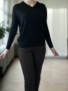 Πουλόβερ με Chain Detail στον Λαιμό