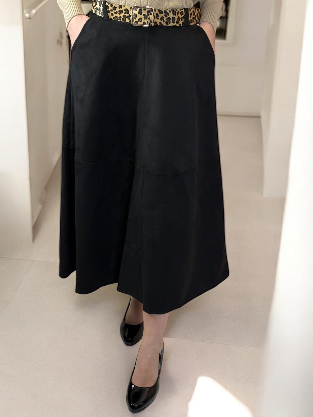Μαύρη Σουέτ Φούστα με Λεοπάρ Ζώνη Μαύρη Σουέτ Φούστα με Λεοπάρ Ζώνη