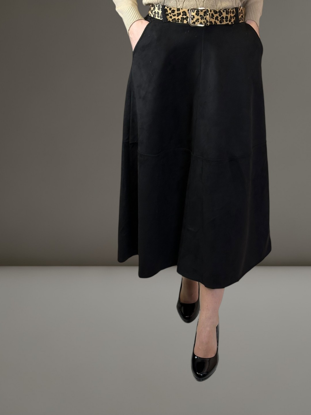 Μαύρη Σουέτ Φούστα με Λεοπάρ Ζώνη Μαύρη Σουέτ Φούστα με Λεοπάρ Ζώνη