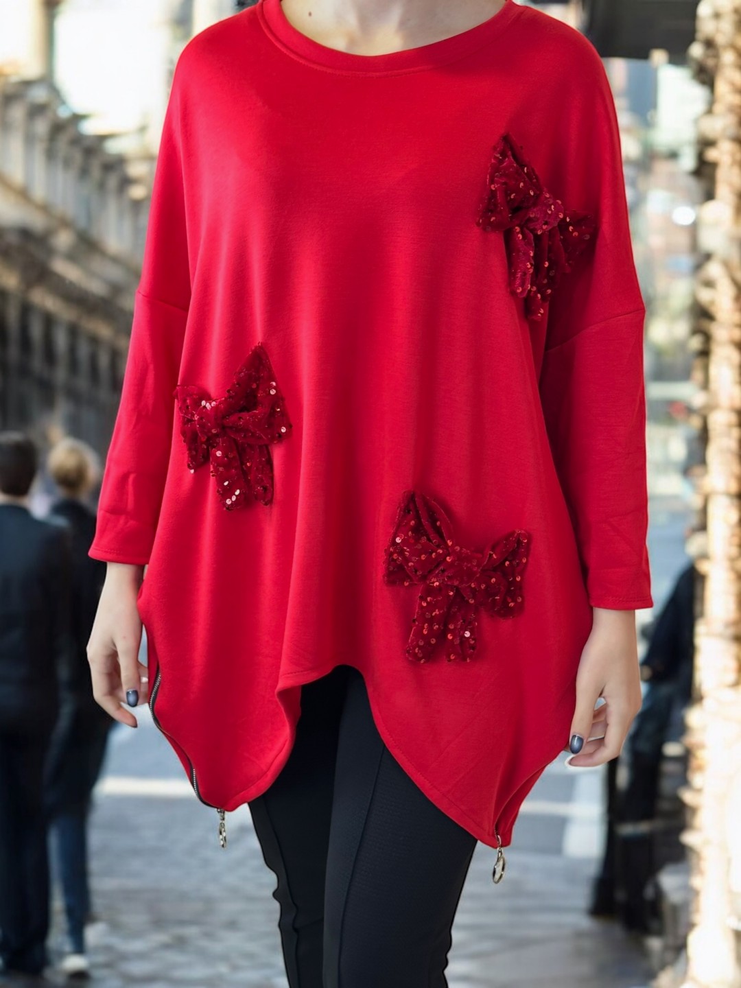 Μπλούζα με Διακοσμητική Κορδέλα Μπροστά και Πλαϊνή Αλυσίδα Μπλούζα με Διακοσμητική Κορδέλα Μπροστά και Πλαϊνή Αλυσίδα