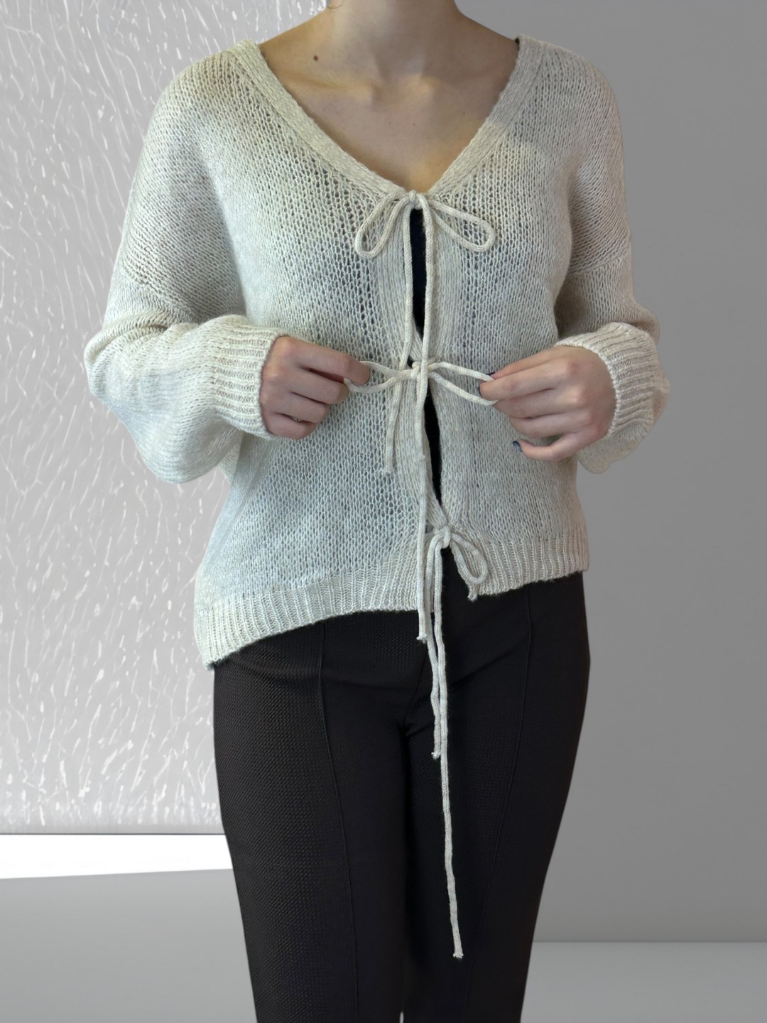 Πλεκτή Ζακέτα με Τριπλό Μπροστινό Δέσιμο Πλεκτή Ζακέτα με Τριπλό Μπροστινό Δέσιμο