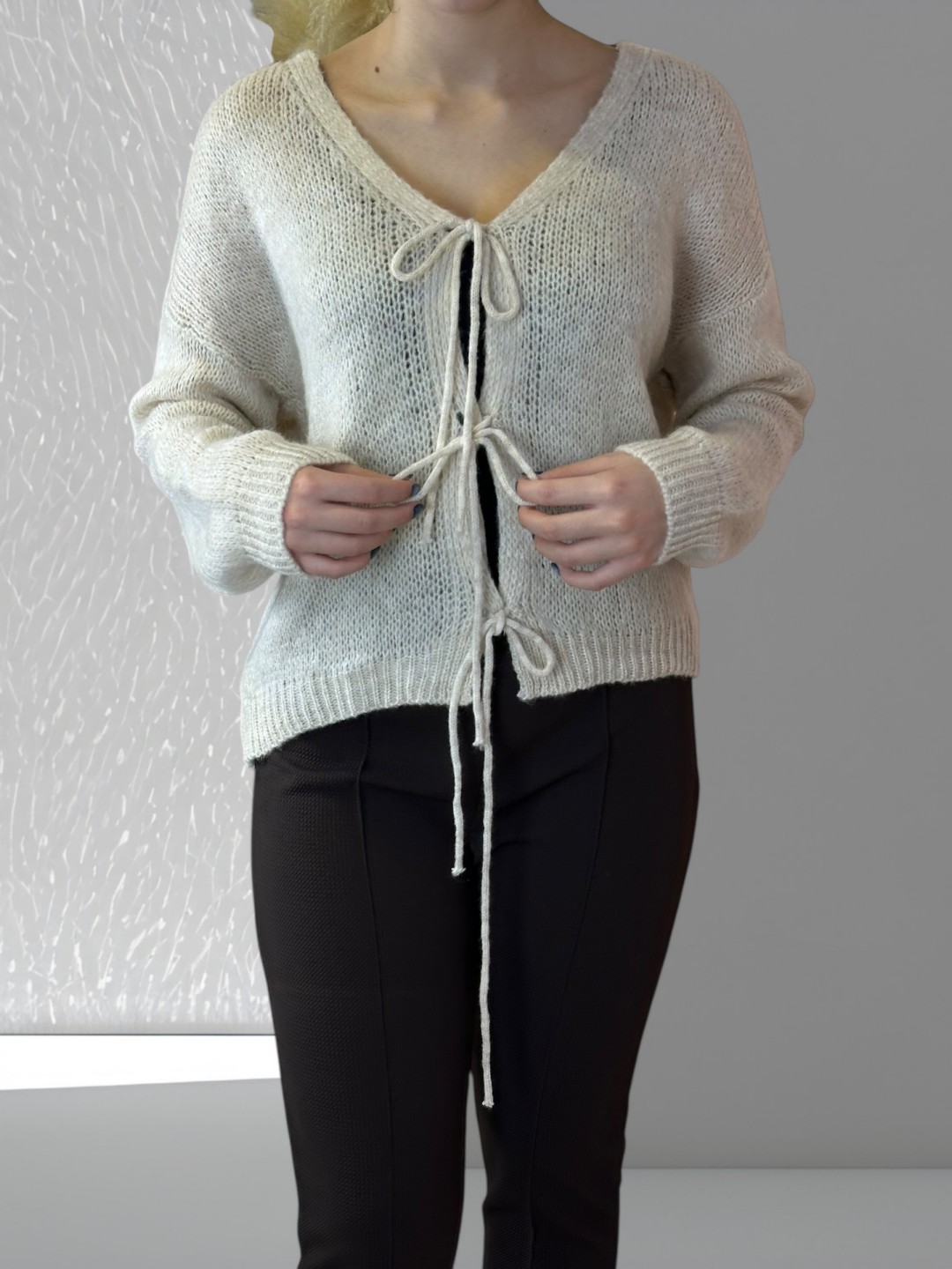 Πλεκτή Ζακέτα με Τριπλό Μπροστινό Δέσιμο Πλεκτή Ζακέτα με Τριπλό Μπροστινό Δέσιμο