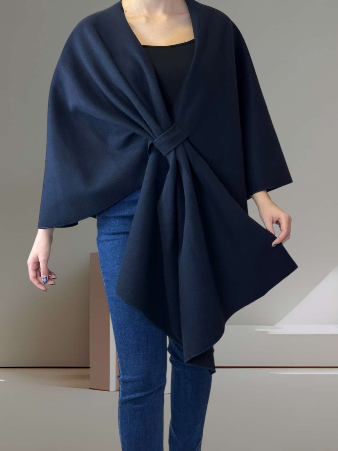 Κάπα με φιόγκο σχέδιο μπροστά Κάπα με φιόγκο σχέδιο μπροστά