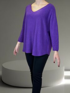 Πουλόβερ με V λαιμόκοψη και μοντέρνα γραμμή