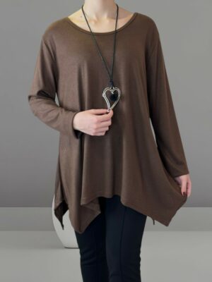 Μπλούζα με αξεσουάρ που τραβά τα βλέμματα