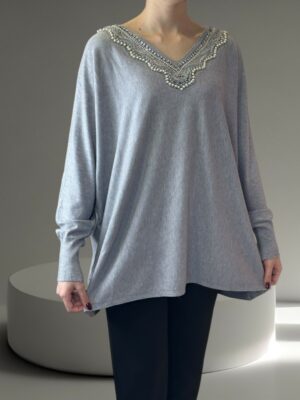 Πουλόβερ με εντυπωσιακό V ντεκολτέ – απλότητα με θηλυκότητα