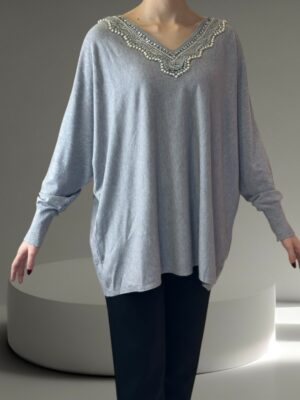 Πουλόβερ με εντυπωσιακό V ντεκολτέ – απλότητα με θηλυκότητα