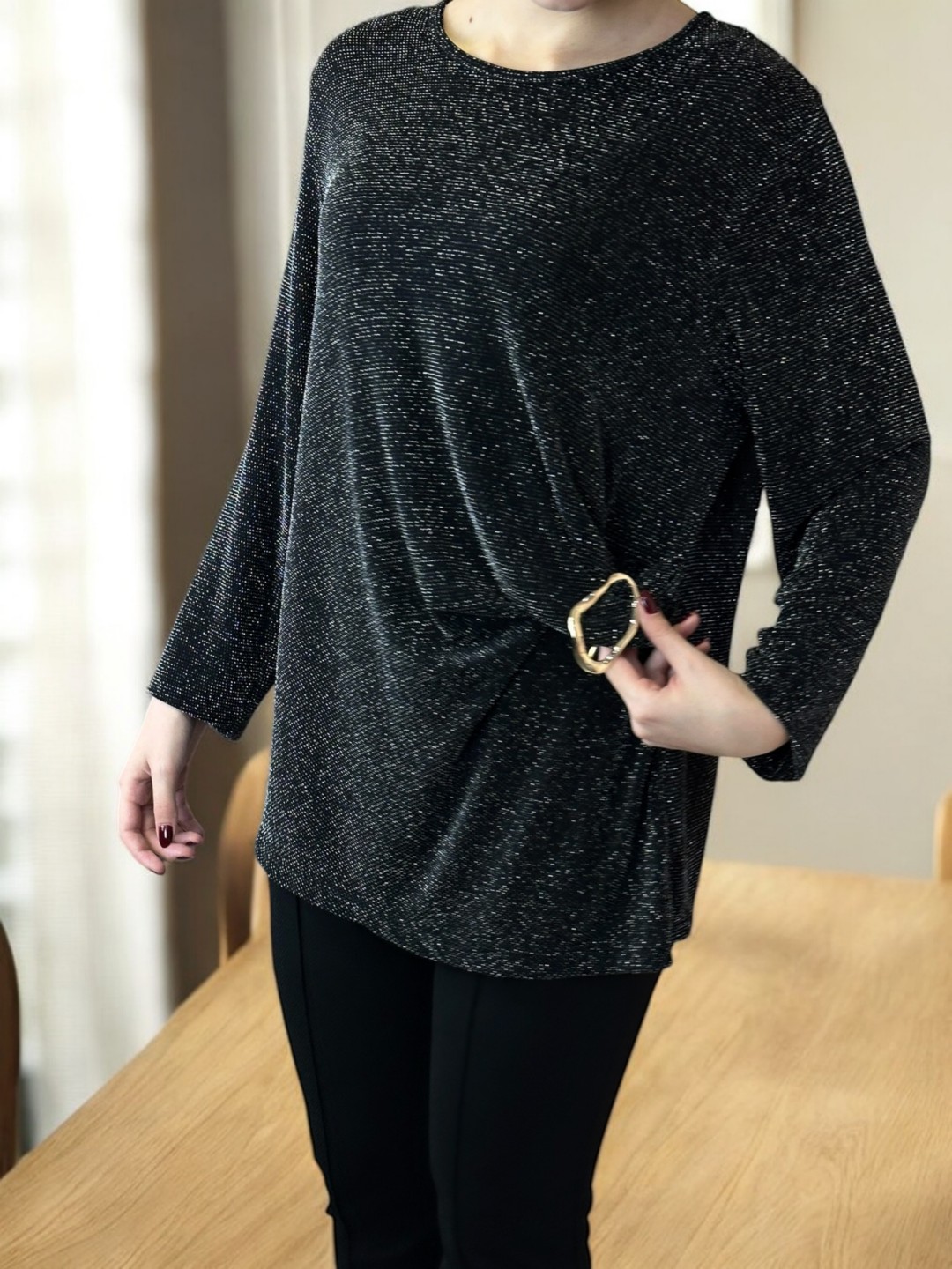 Μπλούζα lurex που αναδεικνύει τη θηλυκότητα με στυλ Μπλούζα lurex που αναδεικνύει τη θηλυκότητα με στυλ