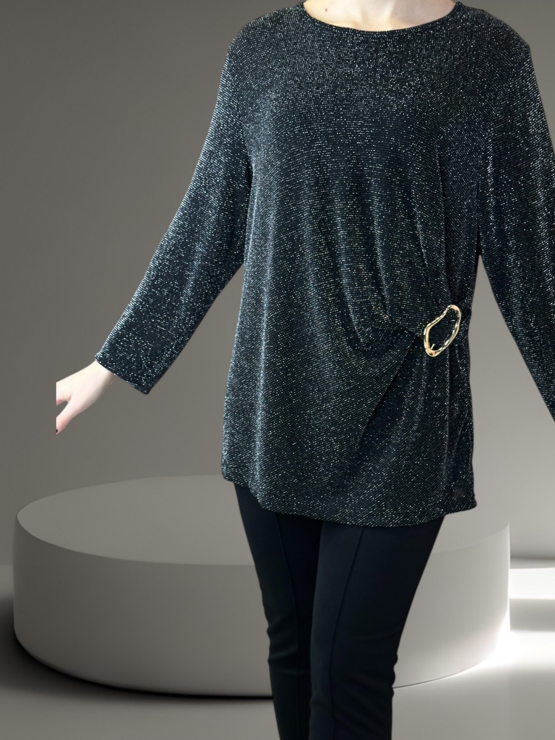 Μπλούζα lurex που αναδεικνύει τη θηλυκότητα με στυλ Μπλούζα lurex που αναδεικνύει τη θηλυκότητα με στυλ