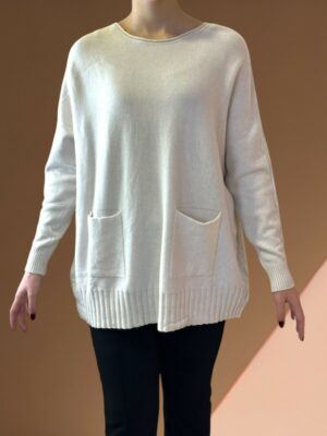 Πουλόβερ καφε χρώμα με εντυπωσιακές τσέπες εμπρός