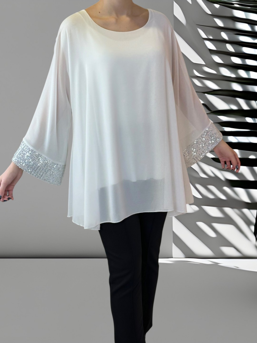 Elegant Μπλούζα από Μουσελίνα με Λαμπερές Παγιέτες Elegant Μπλούζα από Μουσελίνα με Λαμπερές Παγιέτες