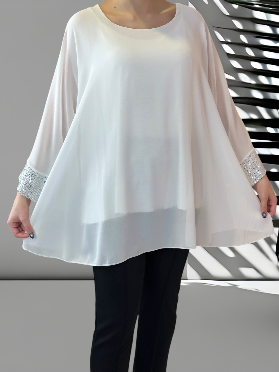 Elegant Μπλούζα από Μουσελίνα με Λαμπερές Παγιέτες Elegant Μπλούζα από Μουσελίνα με Λαμπερές Παγιέτες