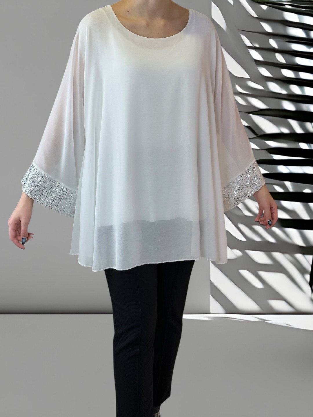 Elegant Μπλούζα από Μουσελίνα με Λαμπερές Παγιέτες Elegant Μπλούζα από Μουσελίνα με Λαμπερές Παγιέτες