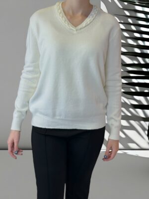 Πουλόβερ με Chain Detail στον Λαιμό