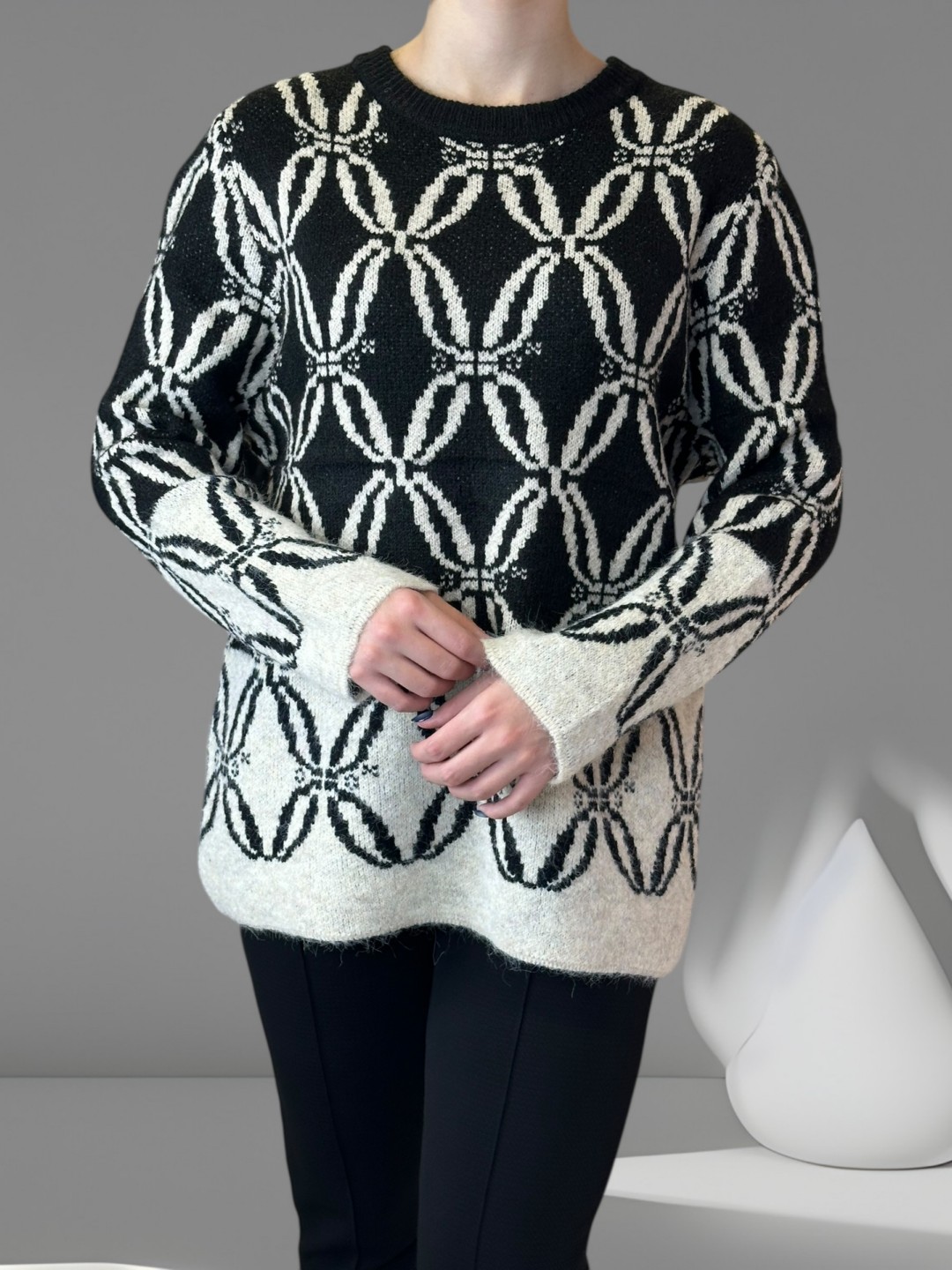 Ζεστή Πλεκτή Μπλούζα με Γεωμετρικό Σχέδιο Ζεστή Πλεκτή Μπλούζα με Γεωμετρικό Σχέδιο