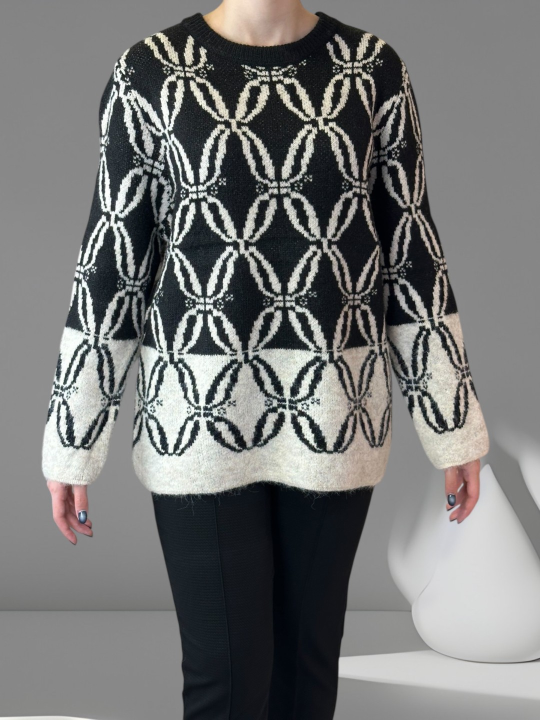 Ζεστή Πλεκτή Μπλούζα με Γεωμετρικό Σχέδιο Ζεστή Πλεκτή Μπλούζα με Γεωμετρικό Σχέδιο