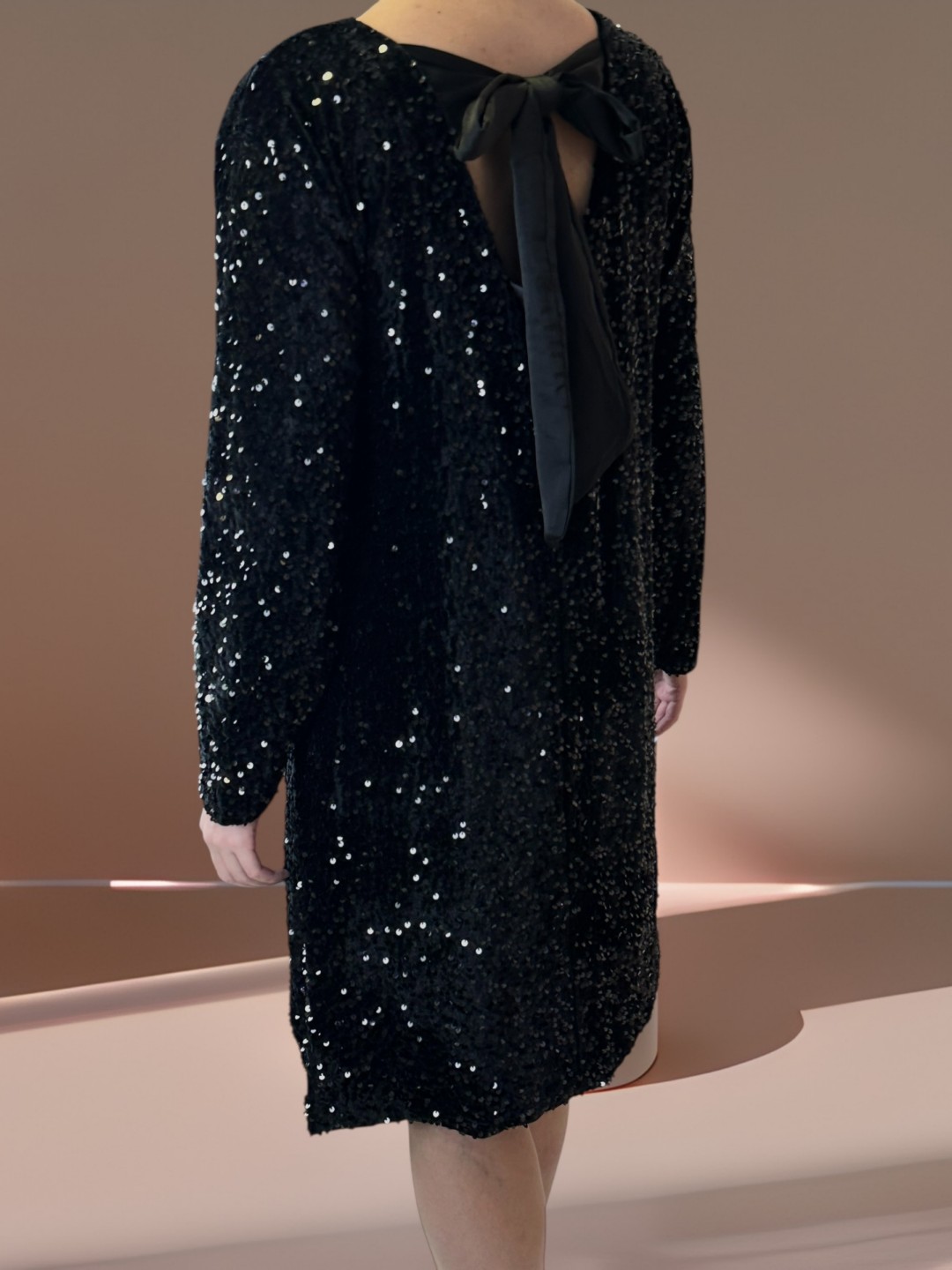 Glam Φόρεμα με Παγιέτες και Μεγάλο Δέσιμο Bow Back Glam Φόρεμα με Παγιέτες και Μεγάλο Δέσιμο Bow Back