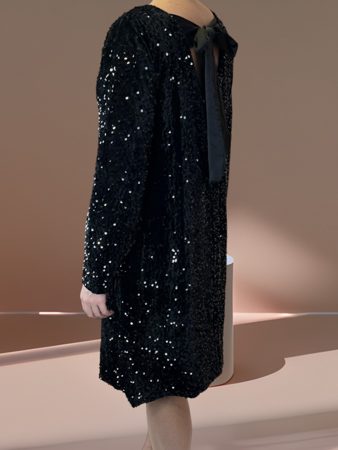 Glam Φόρεμα με Παγιέτες και Μεγάλο Δέσιμο Bow Back Glam Φόρεμα με Παγιέτες και Μεγάλο Δέσιμο Bow Back