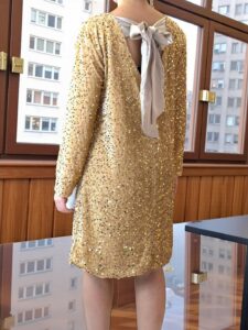 Glam Φόρεμα με Παγιέτες και Μεγάλο Δέσιμο Bow Back