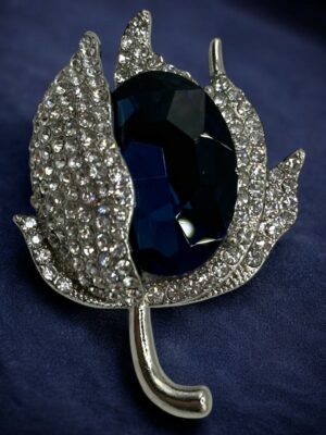 Bold Μπλε Καρφίτσα με Εντυπωσιακό Motif<br/><small class="dmm_sku">Κωδικός προϊόντος: 8737-μπλε</small>