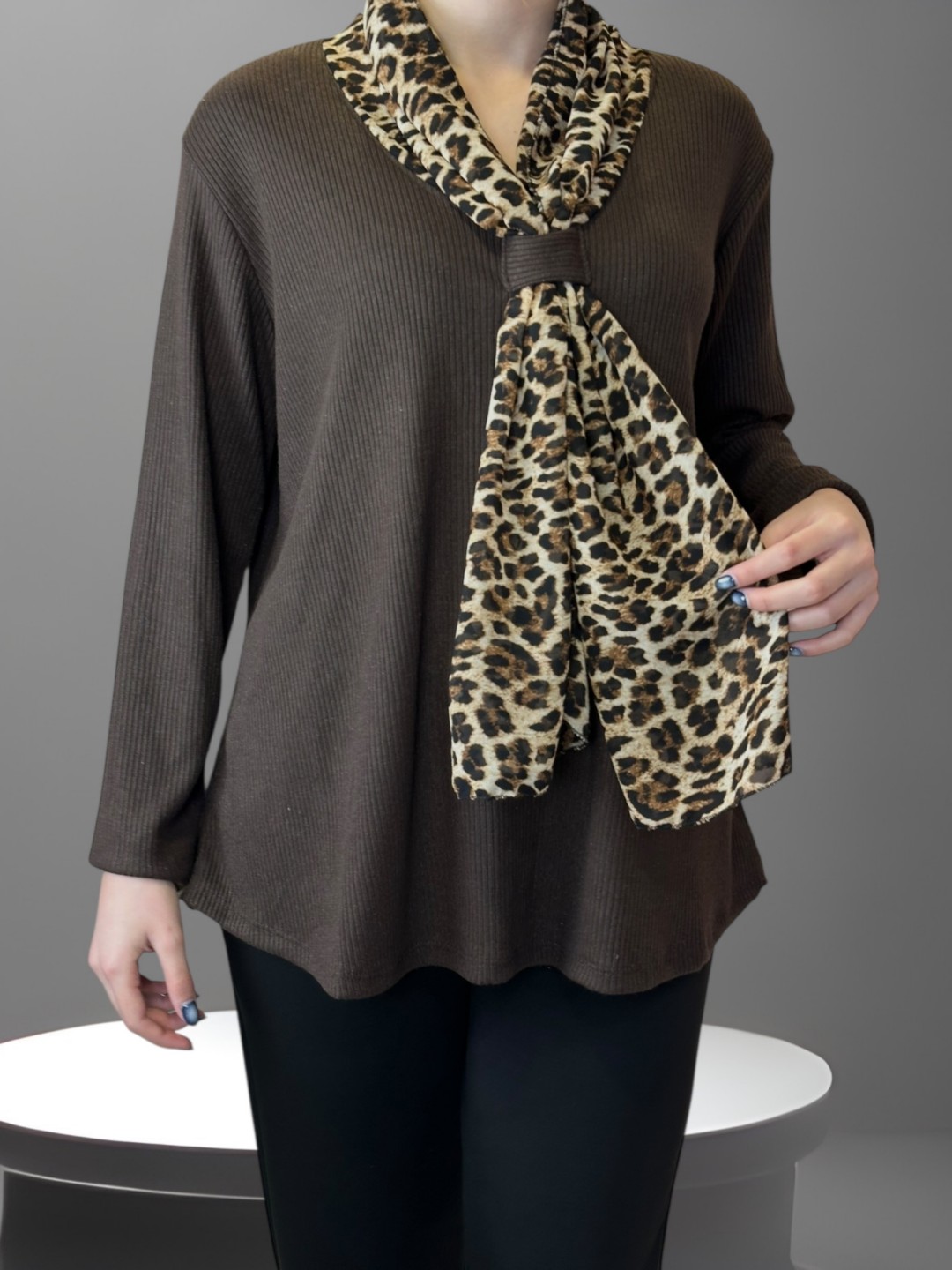 Μπλούζα με Λεοπάρ Δετή Λεπτομέρεια Μπλούζα με Λεοπάρ Δετή Λεπτομέρεια