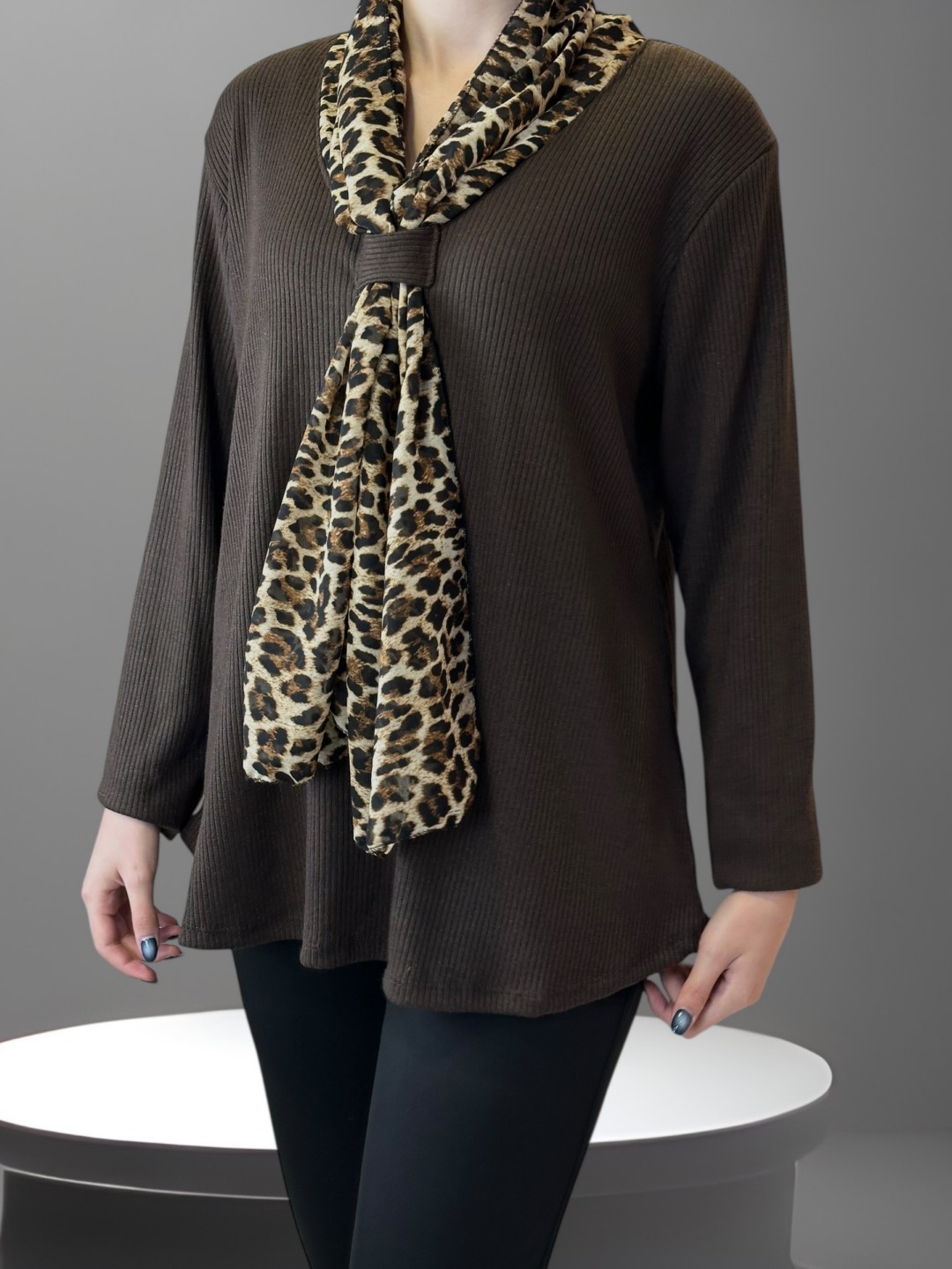 Μπλούζα με Λεοπάρ Δετή Λεπτομέρεια Μπλούζα με Λεοπάρ Δετή Λεπτομέρεια