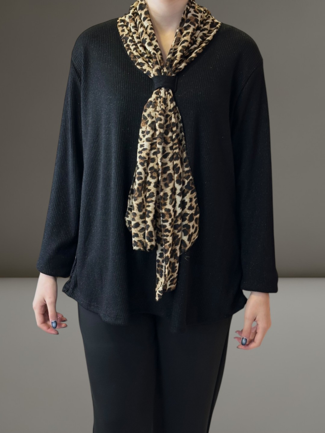 Μπλούζα με Λεοπάρ Δετή Λεπτομέρεια Μπλούζα με Λεοπάρ Δετή Λεπτομέρεια