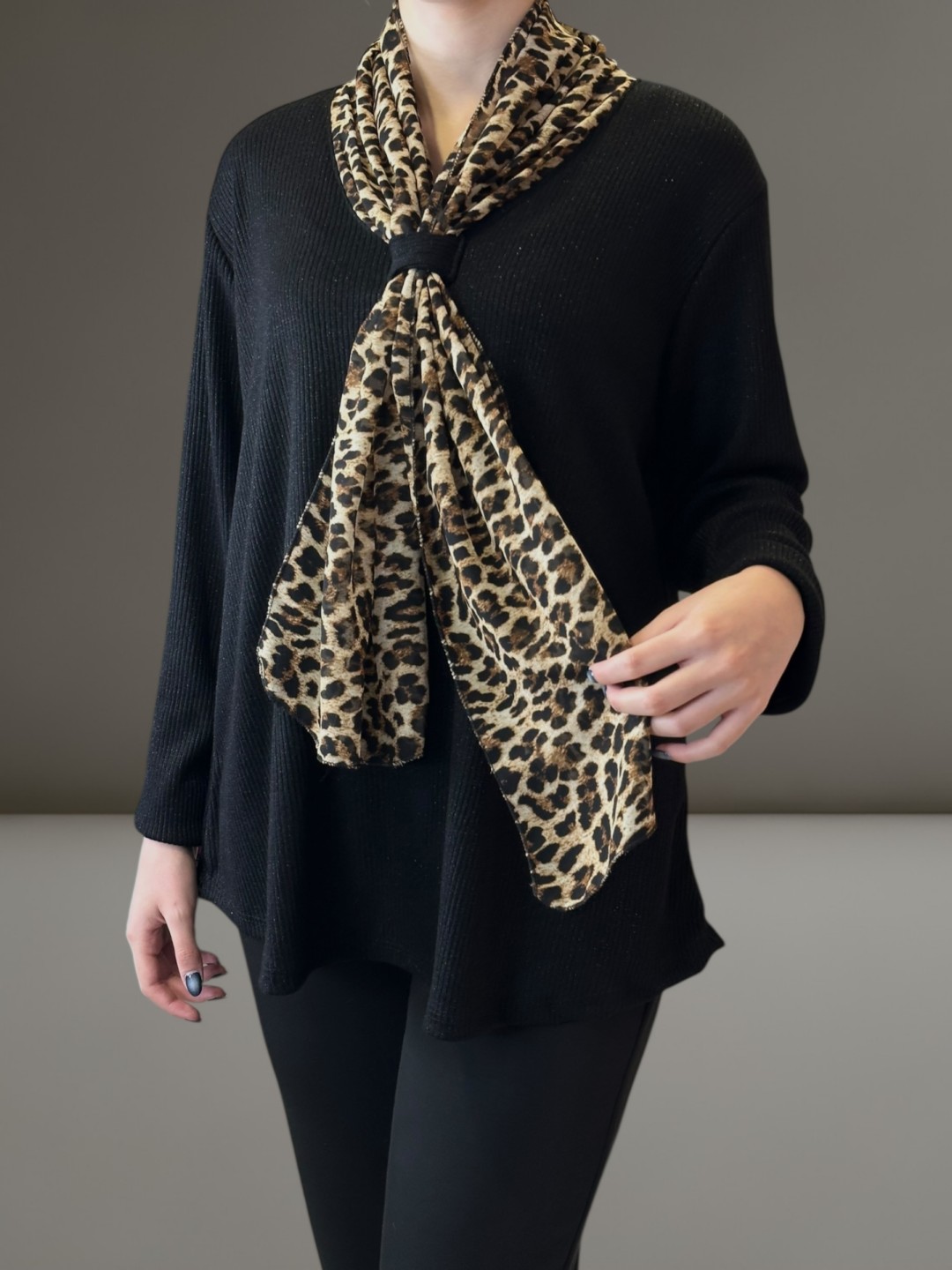 Μπλούζα με Λεοπάρ Δετή Λεπτομέρεια Μπλούζα με Λεοπάρ Δετή Λεπτομέρεια