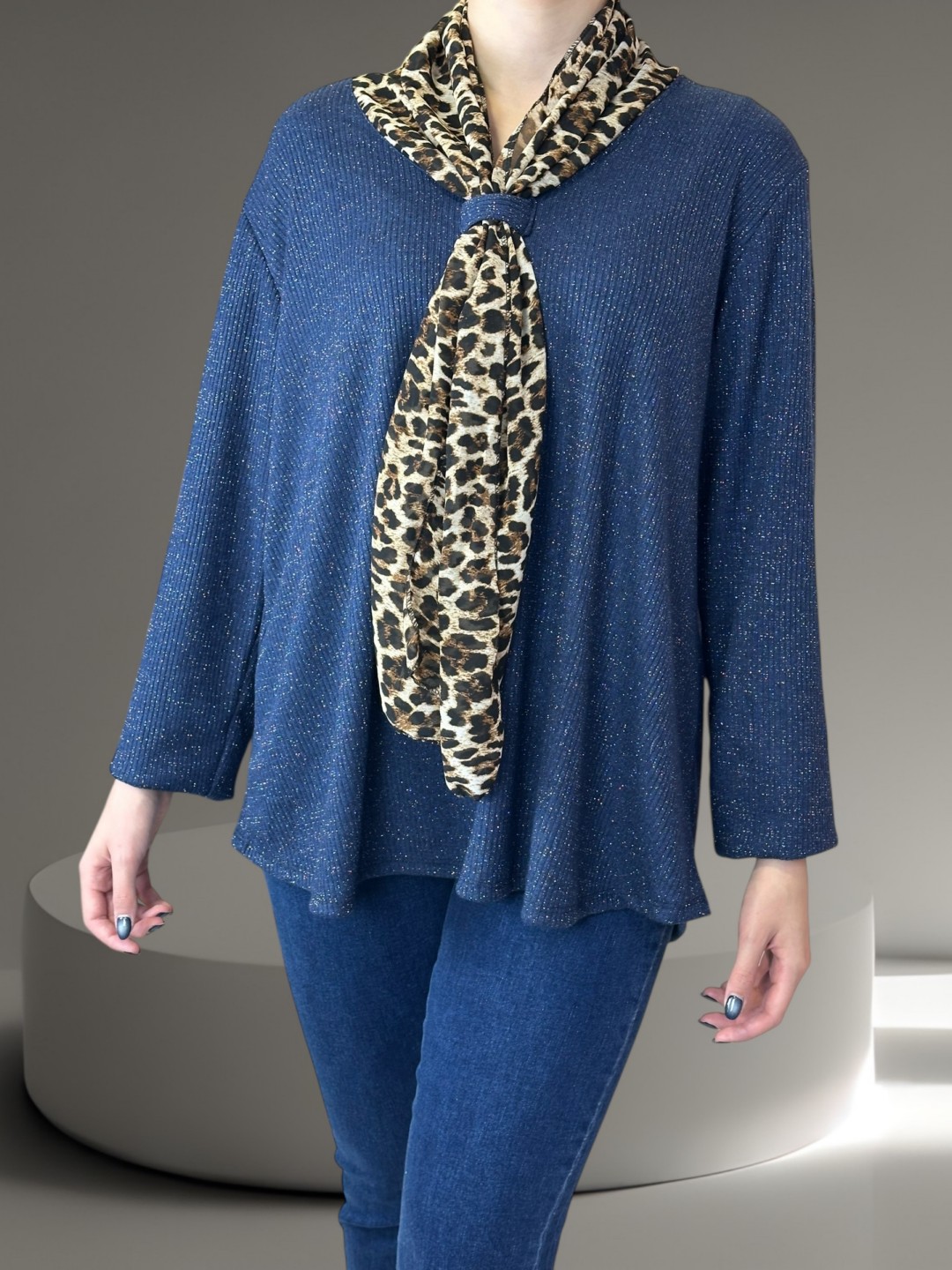 Μπλούζα με Λεοπάρ Δετή Λεπτομέρεια Μπλούζα με Λεοπάρ Δετή Λεπτομέρεια