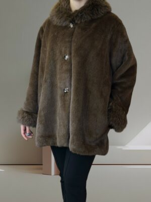 Warm Elegance Γούνα με Τρία Κουμπιά