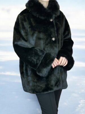 Warm Elegance Γούνα με Τρία Κουμπιά