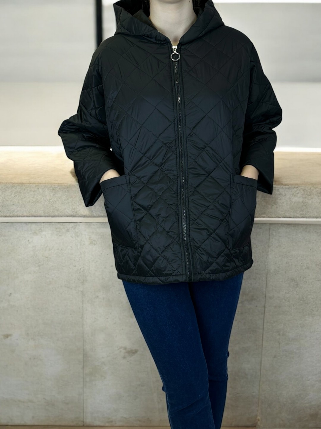 Stylish Λεπτό Καπιτονέ Μπουφάν για Εκλεπτυσμένες Εμφανίσεις