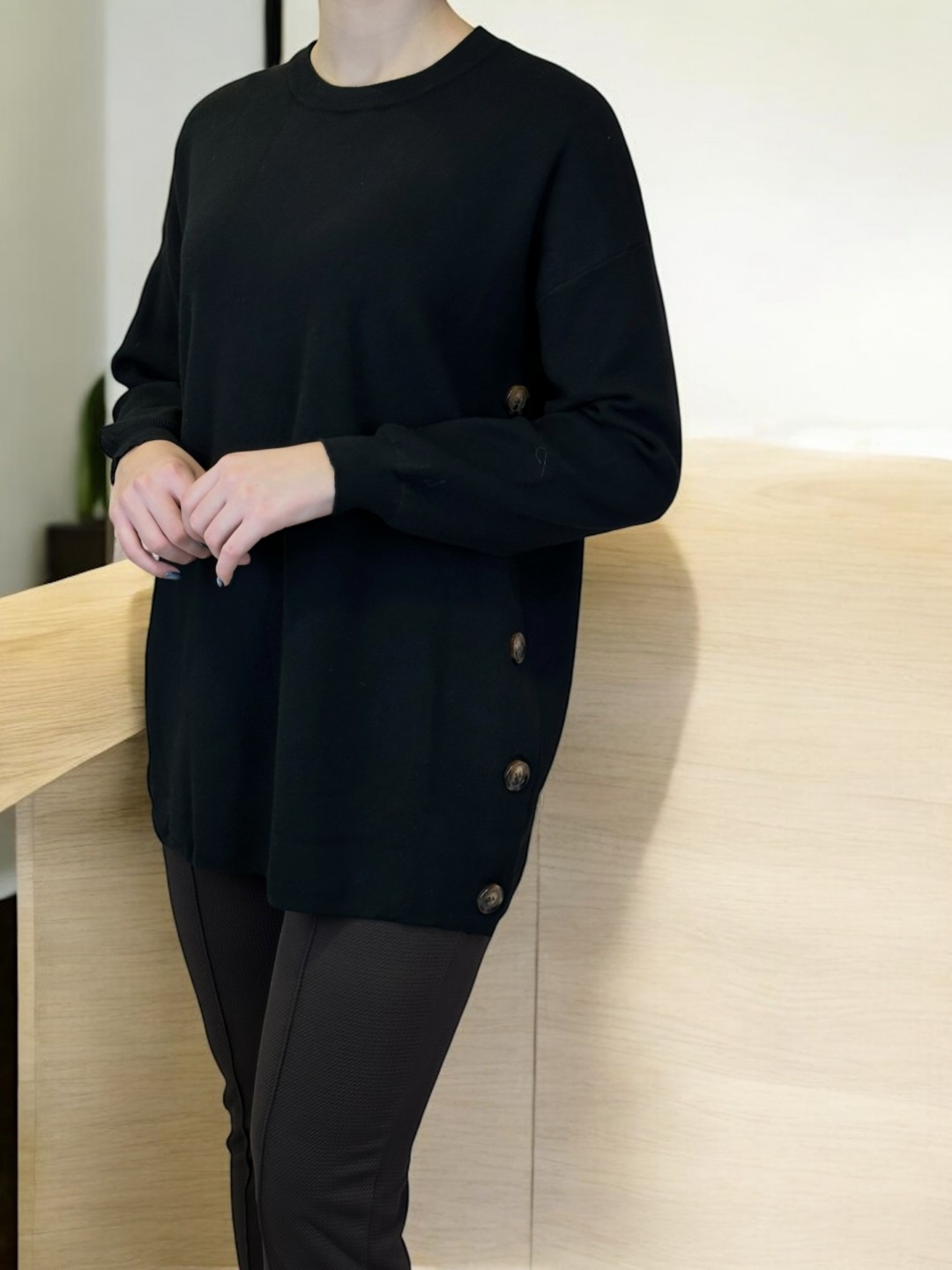 Chic Πουλόβερ με Στρας σε Λαιμό και Μανίκια Chic Πουλόβερ με Στρας σε Λαιμό και Μανίκια