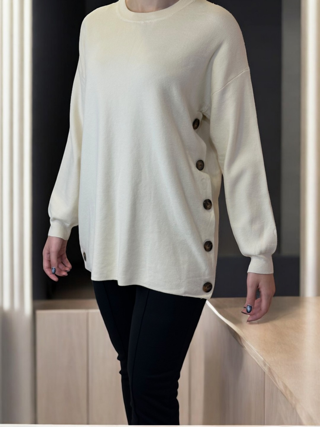 Chic Πουλόβερ με Στρας σε Λαιμό και Μανίκια Chic Πουλόβερ με Στρας σε Λαιμό και Μανίκια