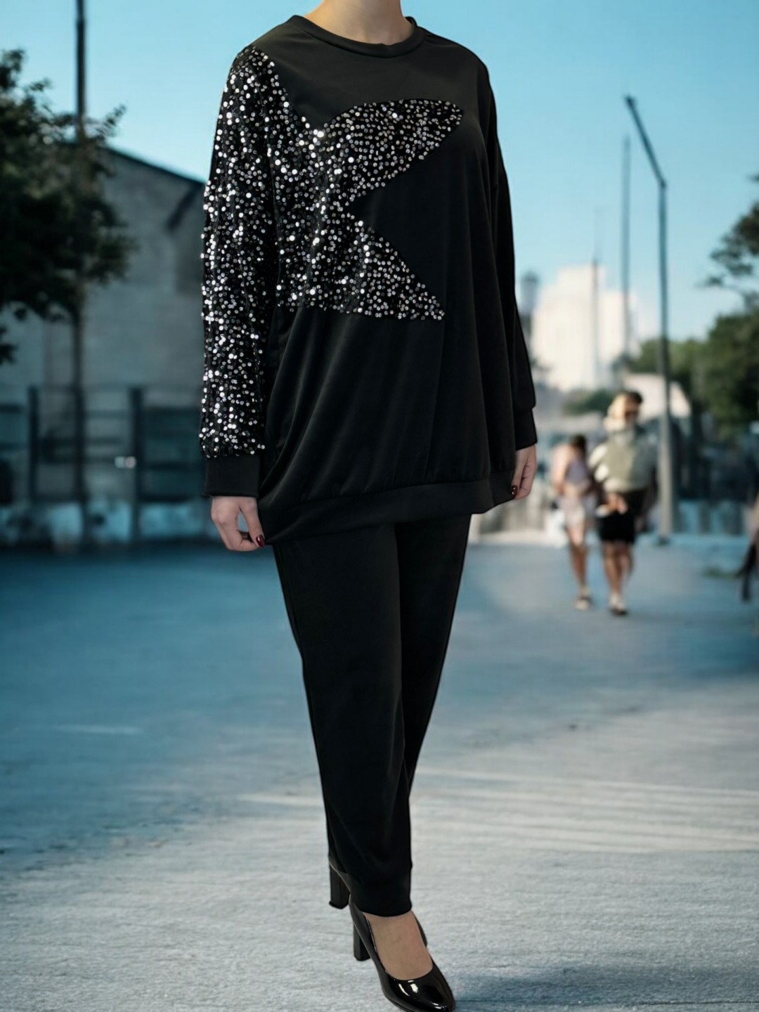 Σετ Βελούδο με Λεπτομέρεια Παγιέτας στα Μανίκια Σετ Βελούδο με Λεπτομέρεια Παγιέτας στα Μανίκια