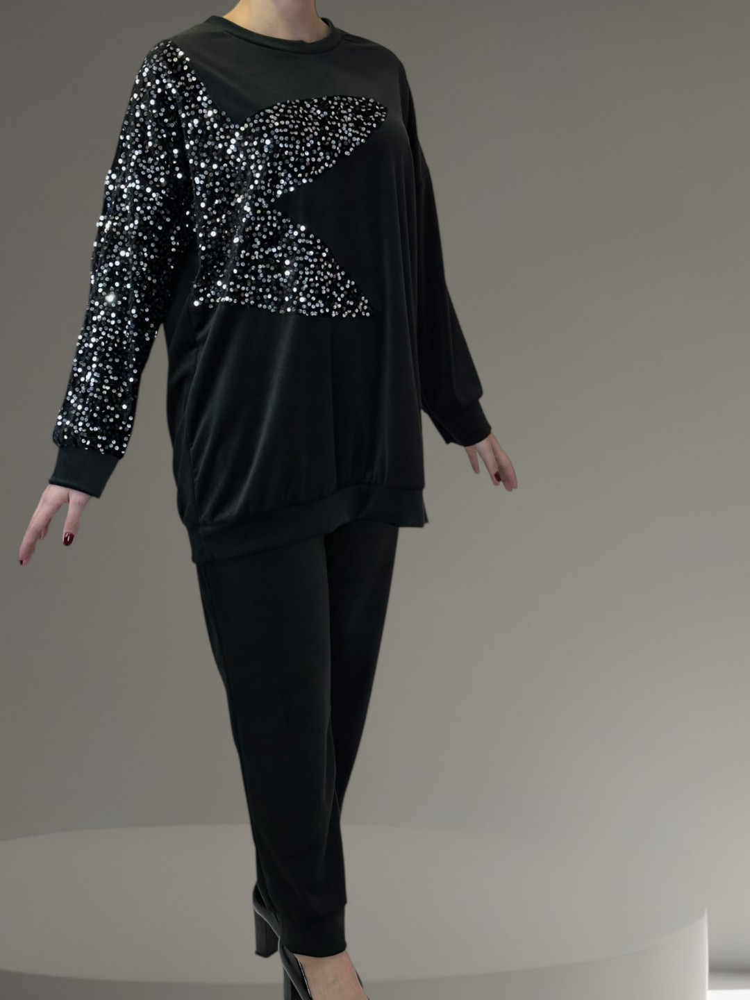 Σετ Βελούδο με Λεπτομέρεια Παγιέτας στα Μανίκια Σετ Βελούδο με Λεπτομέρεια Παγιέτας στα Μανίκια