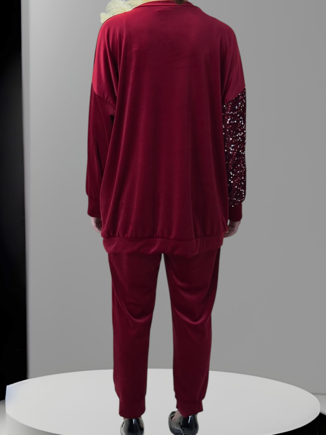 Σετ Βελούδο με Λεπτομέρεια Παγιέτας στα Μανίκια Σετ Βελούδο με Λεπτομέρεια Παγιέτας στα Μανίκια