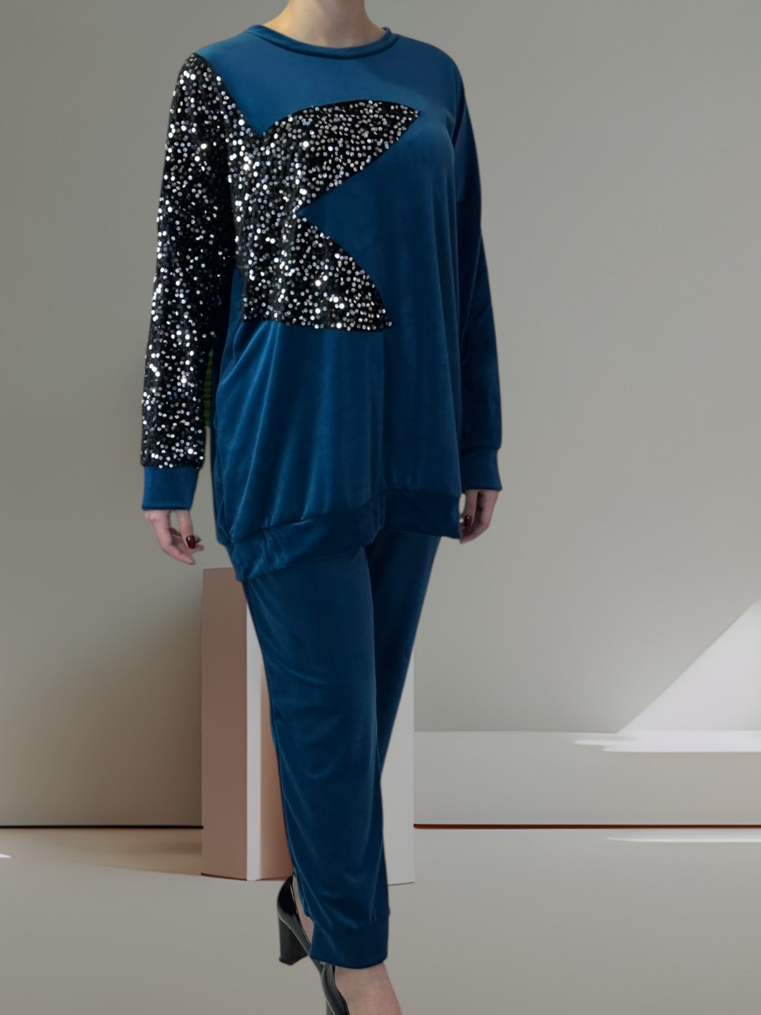 Σετ Βελούδο με Λεπτομέρεια Παγιέτας στα Μανίκια Σετ Βελούδο με Λεπτομέρεια Παγιέτας στα Μανίκια